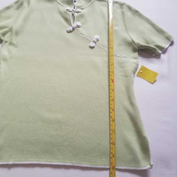Green Top - Picture 3 of 4
